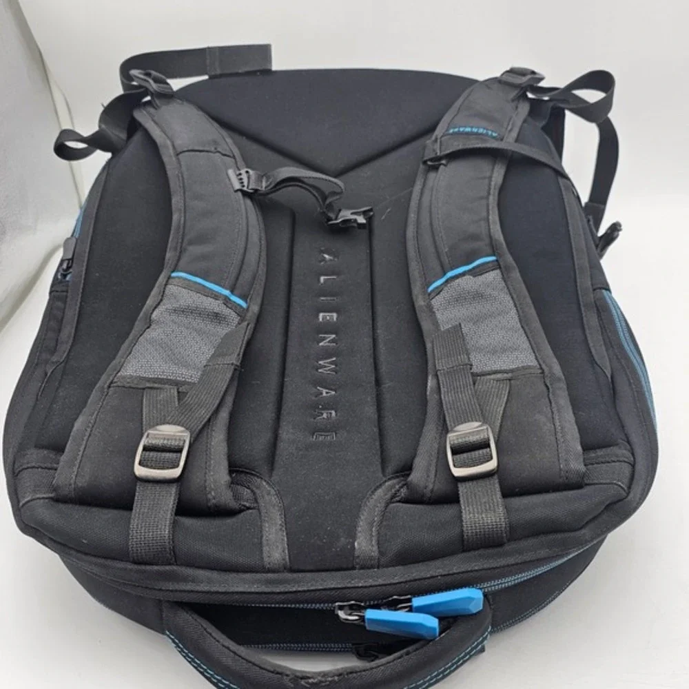 Alienware Vindicator 2.0 Gaming Laptop Backpack Black Blue Accents 17 Inch‎